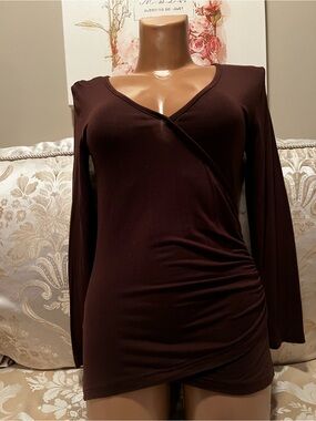 NWOT Women’s Long Sleeve Body Hugging Faux Wrap Top in Deep Brown